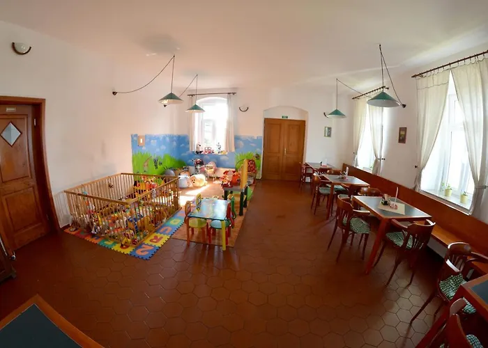 Pod Pralesem Πανσιόν Lenora